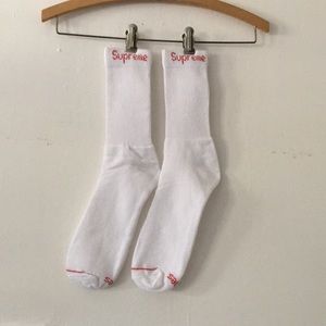 Supreme x Hanes socks